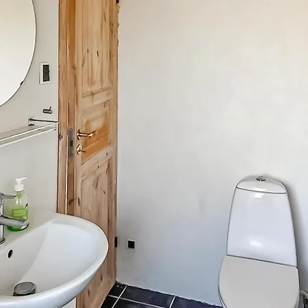 2 Bedroom Gorgeous In V Эсбьерг