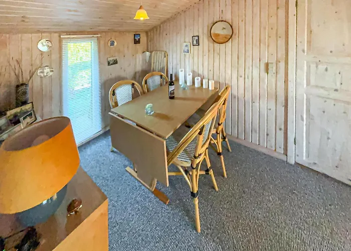 2 Bedroom Gorgeous In V *