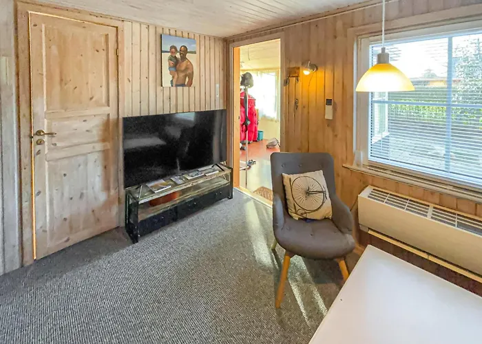 2 Bedroom Gorgeous In V Prázdninový dům *